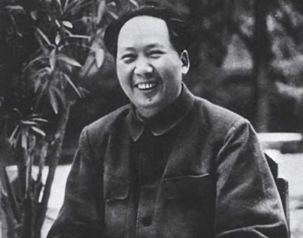可靠配资开户最新 1952年，毛主席设家宴，拉着王季范对众人说：没有他，就没有我